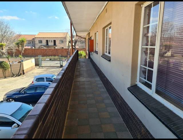 2 BEDROOM APARTMENT FOR SALE IN WYCHWOOD